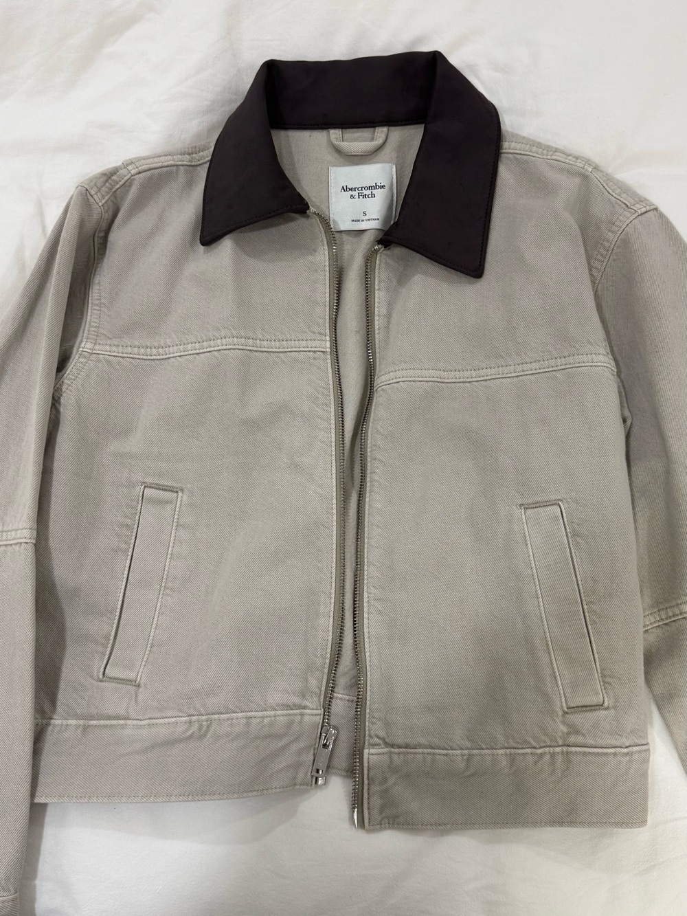 Abercrombie & Fitch Two-Tone Utility Jacket in Light Gray with Dark Brown Collar